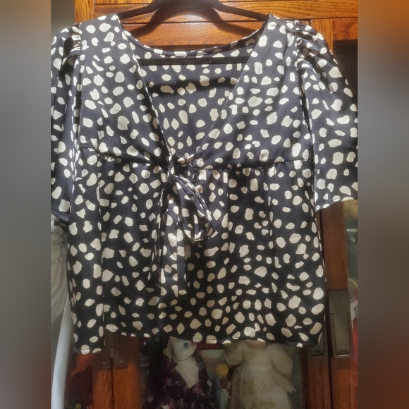 Top - Picture 2 of 3